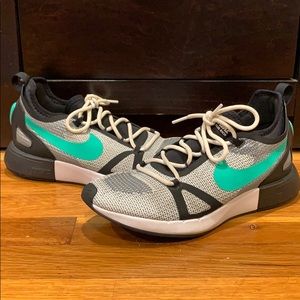 Women’s Nike duel racer size 9 sneakers